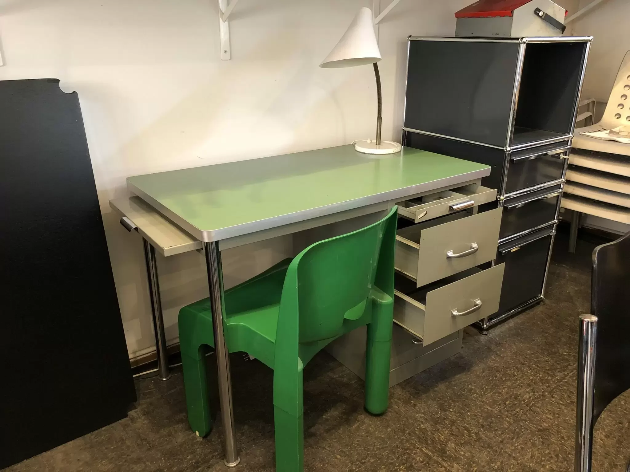 Bureau en métal