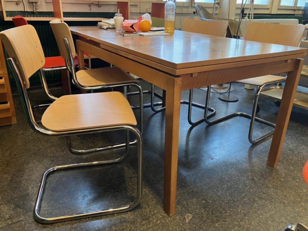 Ausziehbarer Esstisch