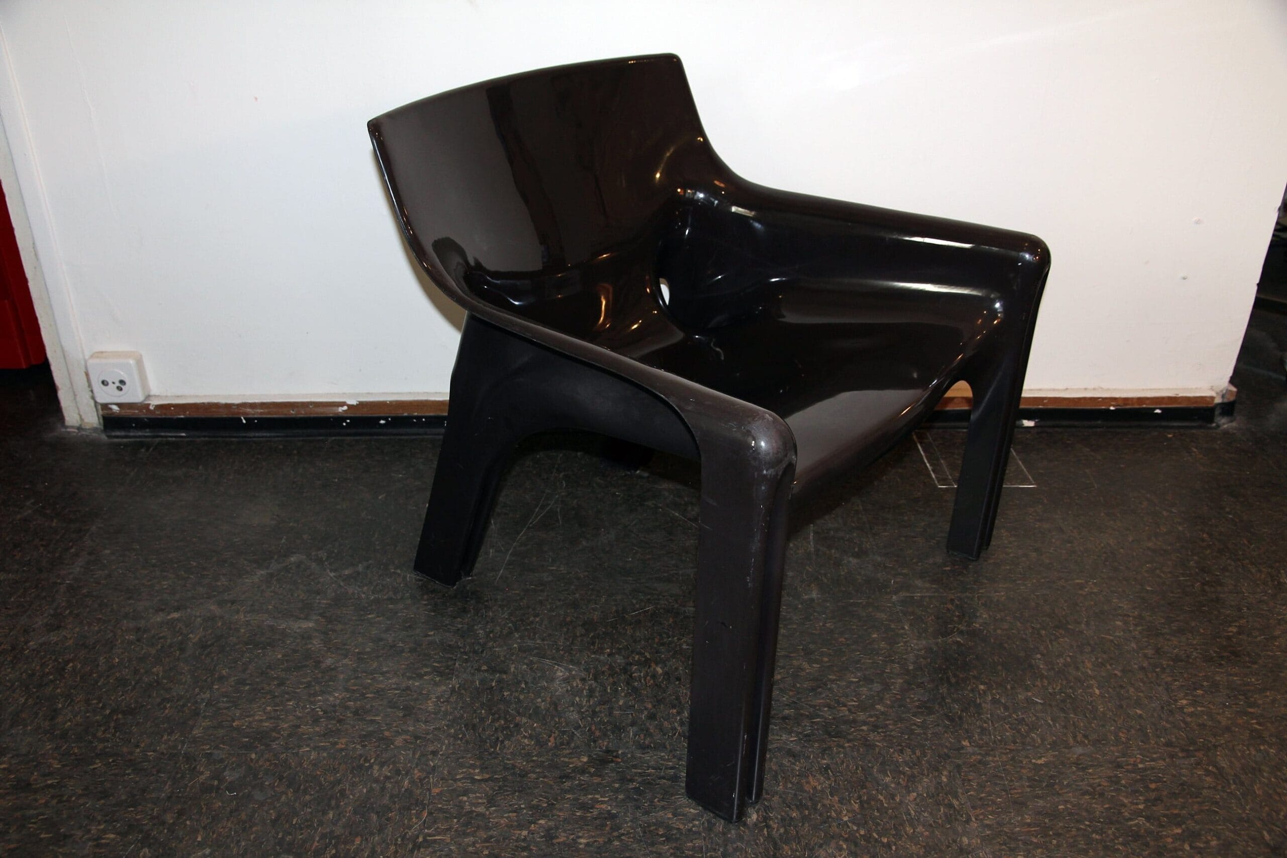 Vicario armchair - Vico Magistretti