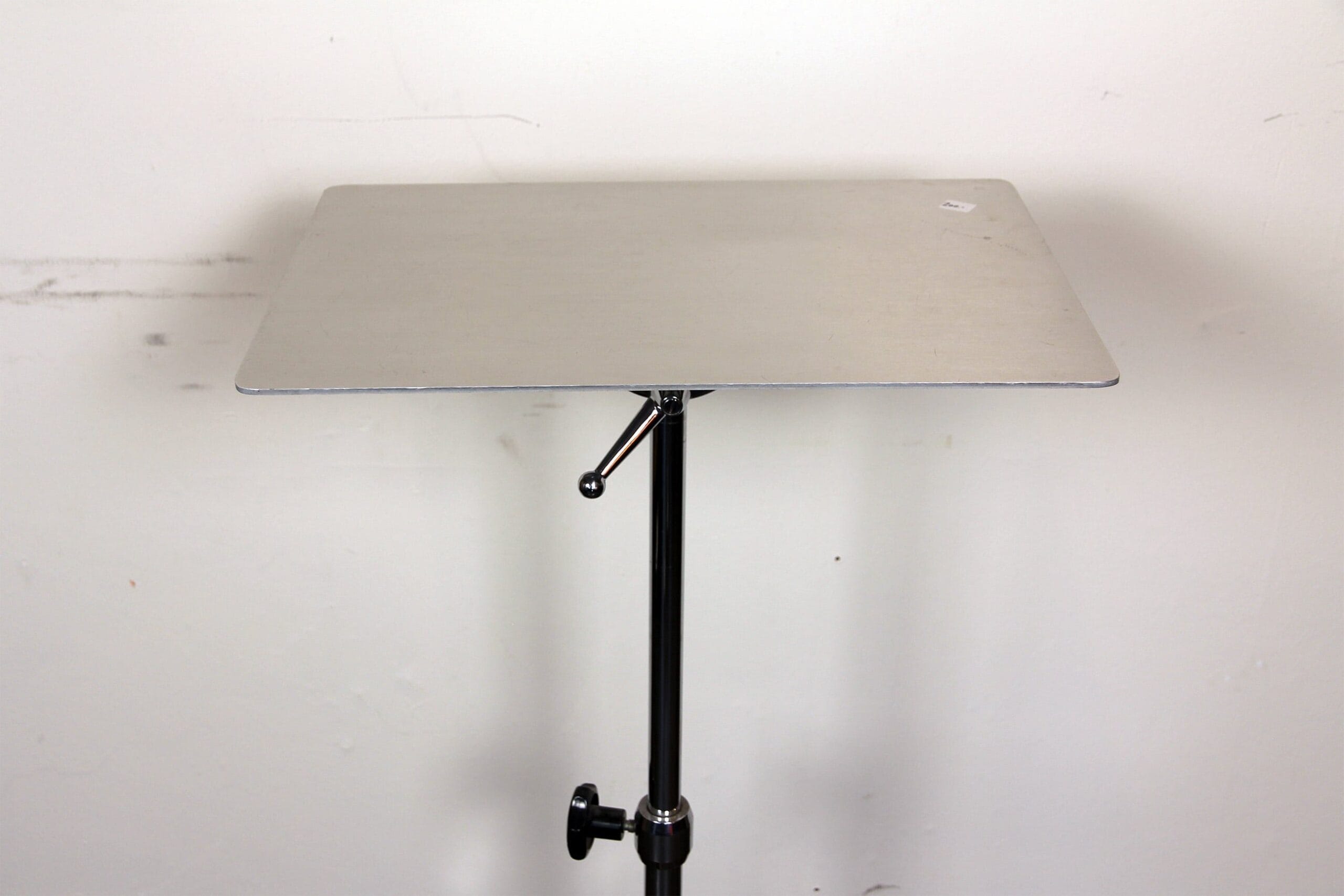 Table d'appoint sur roulettes