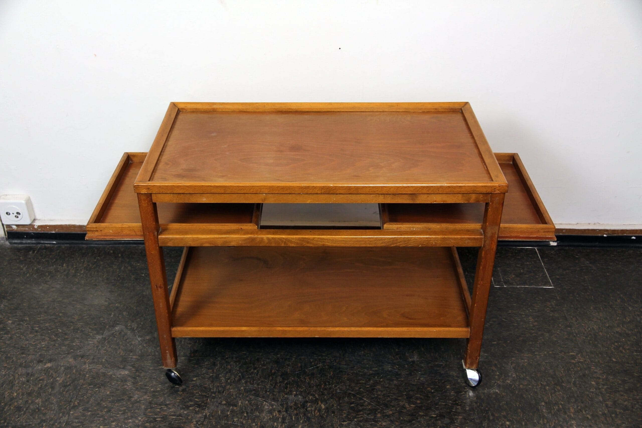 Serving trolley