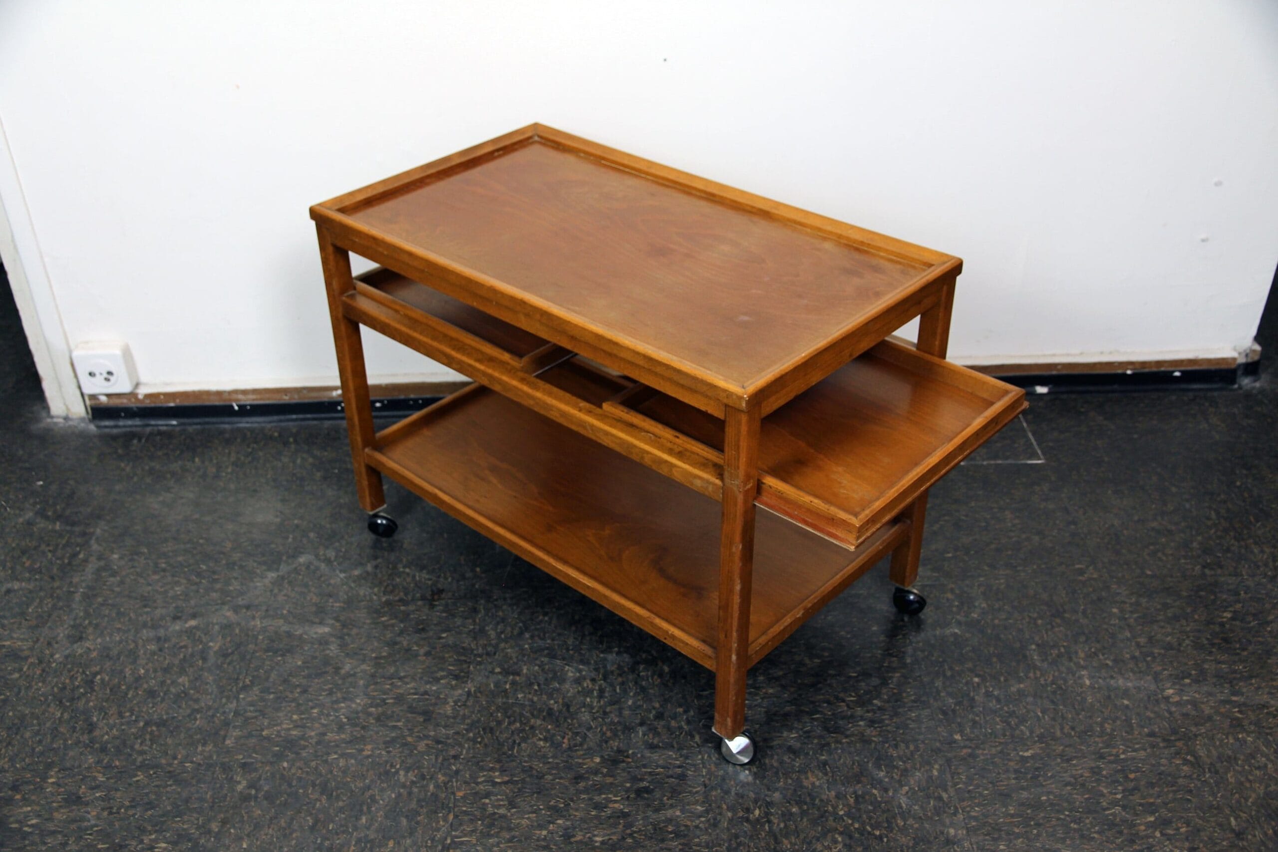 Serving trolley