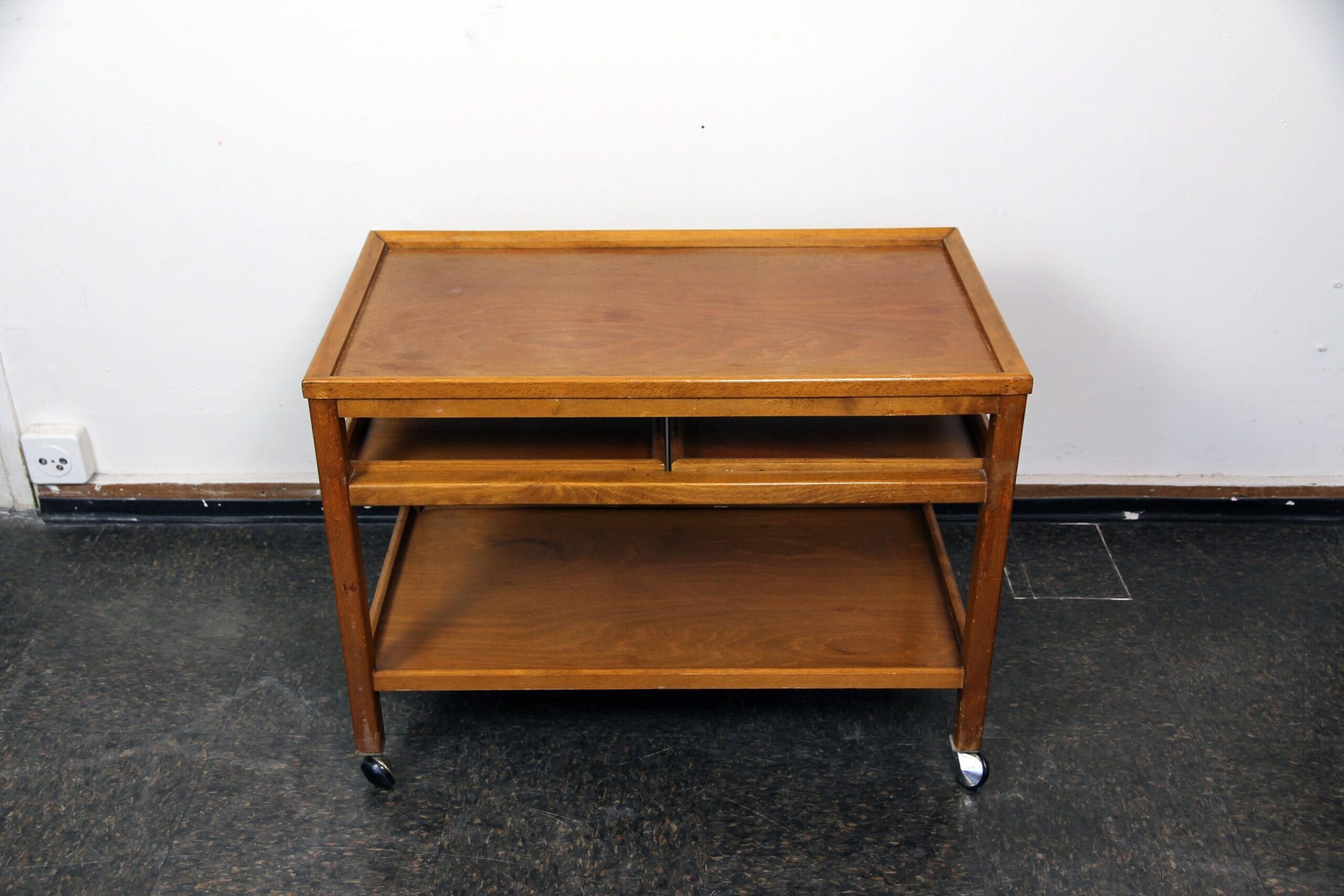 Serving trolley