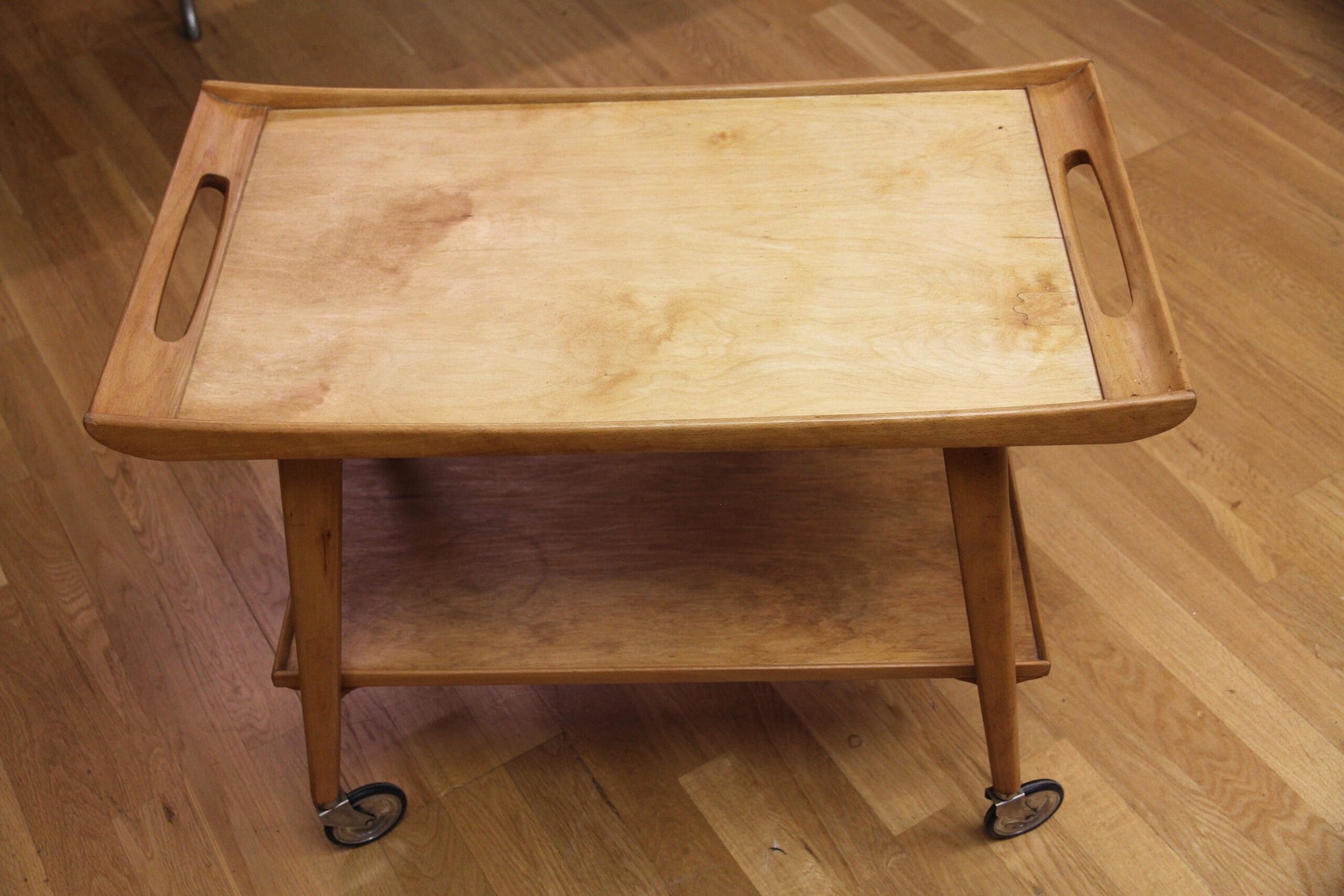 Serving trolley