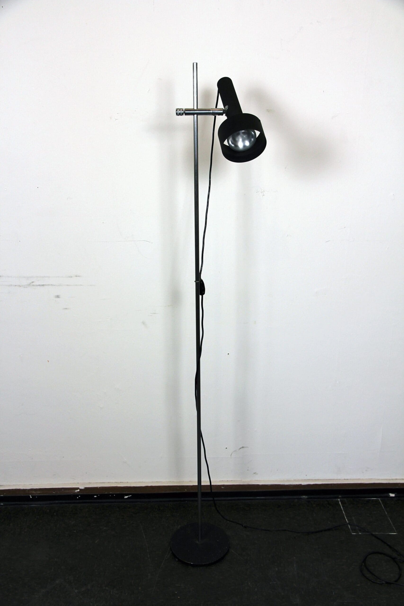 Ständerlampe mit einem Spot – Edi Franz