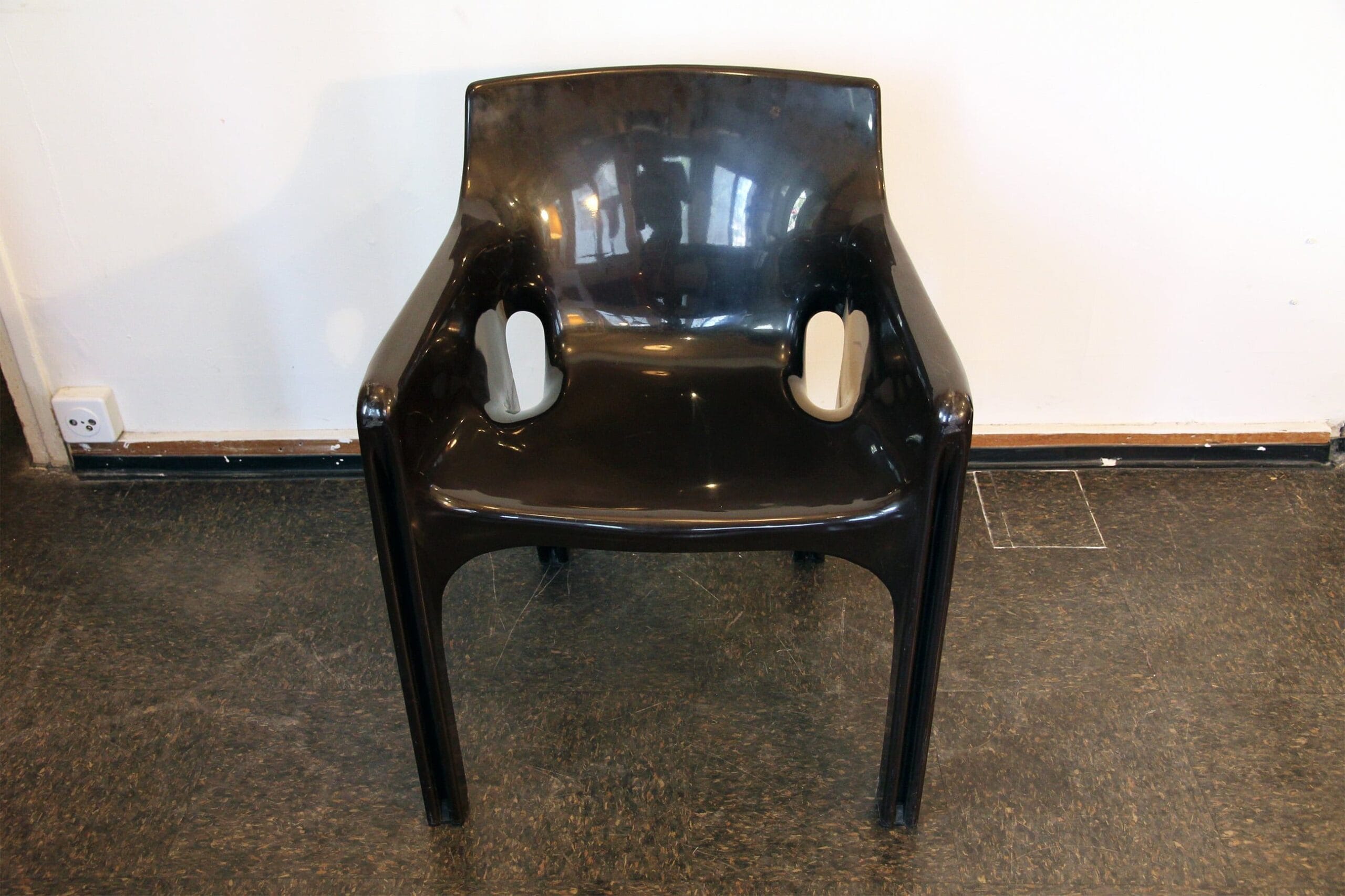 Gaudi Chair – Vico Magistretti