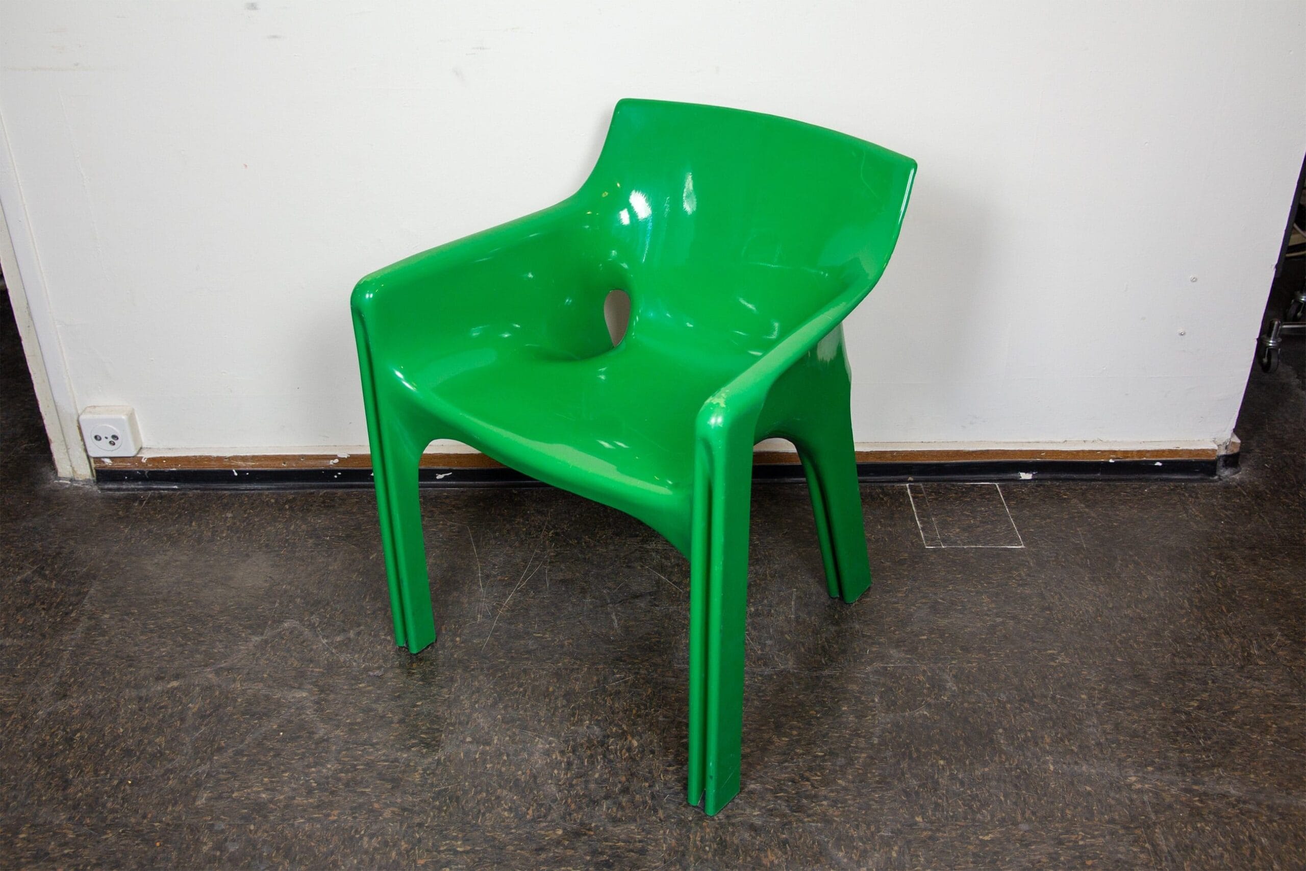 Gaudi Chair – Vico Magistretti