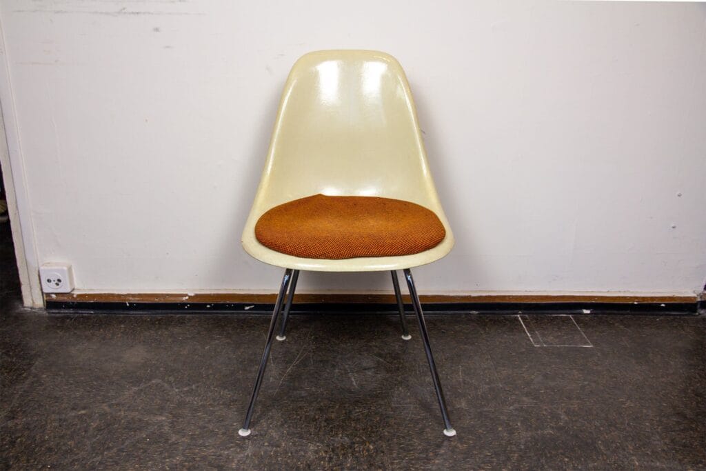 Eames Side Chair Fiberglass DSX Gepolstert