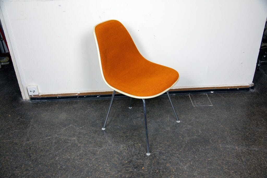 Eames Side Chair Fiberglass DSX mit Stoffbezug