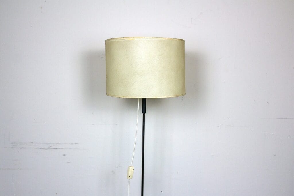 Stehlampe mit Lampenschirm