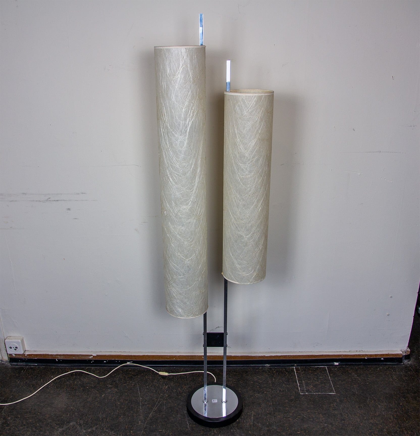 Lampadaire en papier et métal