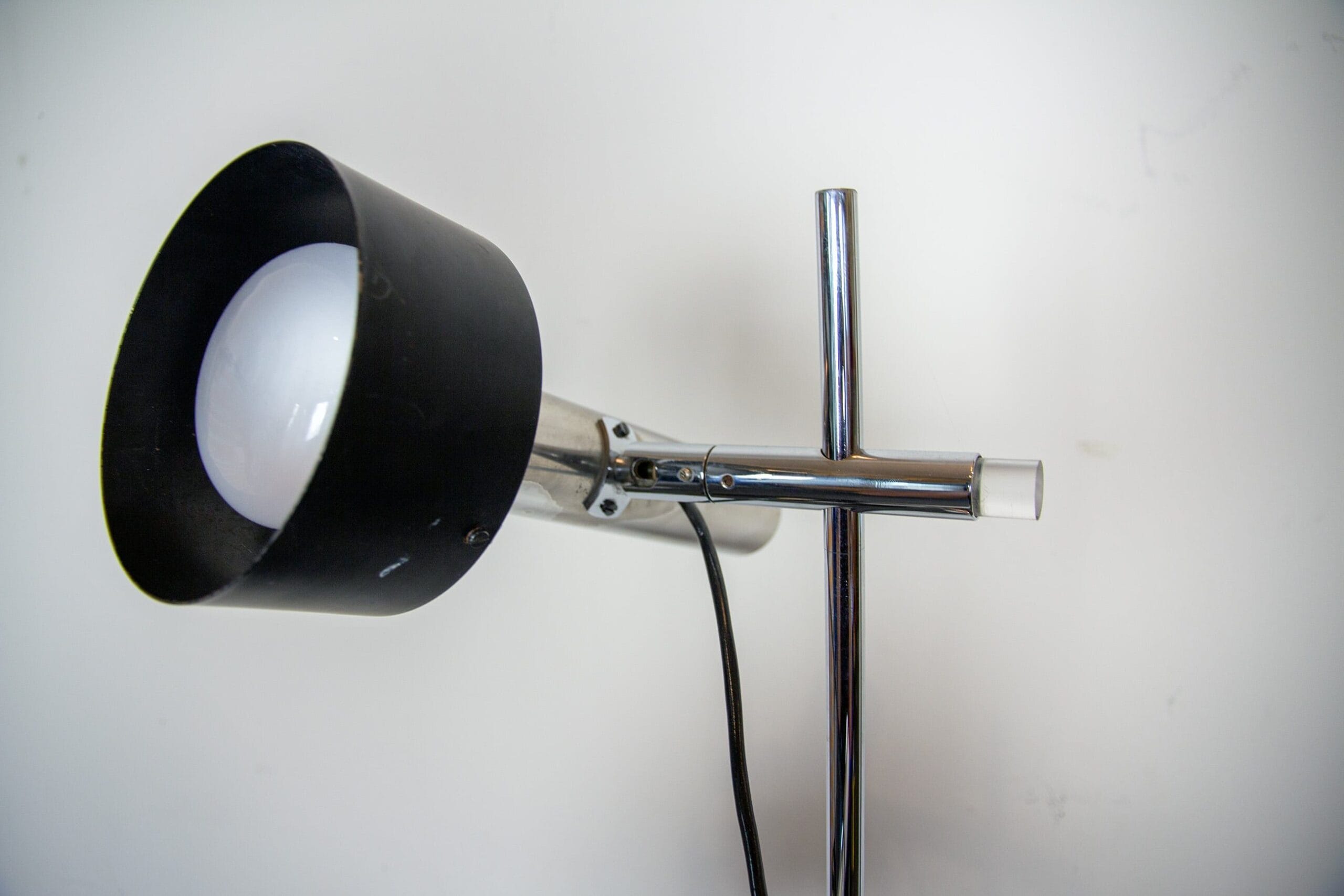 Floor lamp with two spotlights