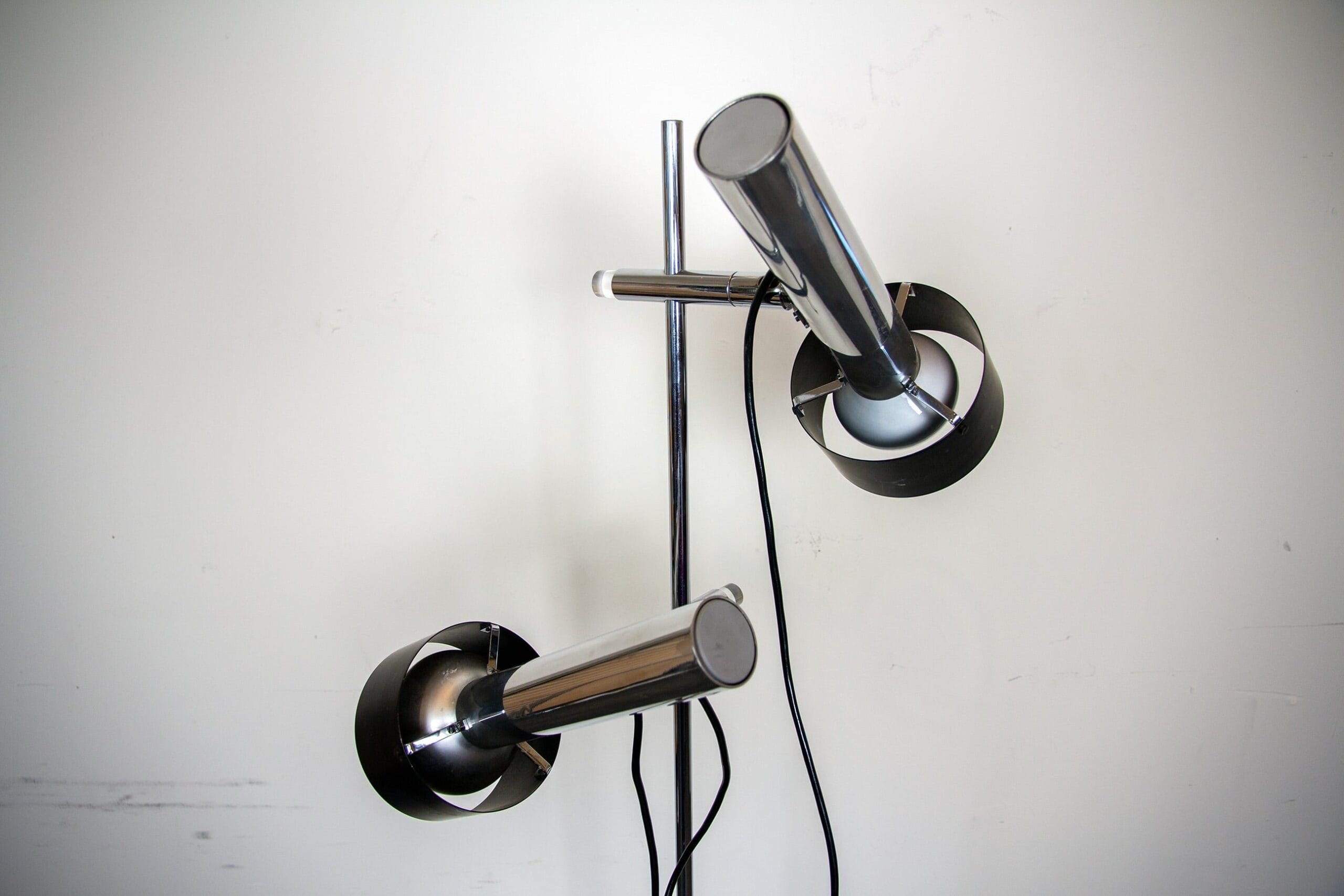 Floor lamp with two spotlights