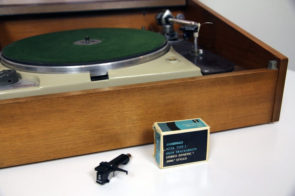 Thorens TD 124 SME Plattenspieler