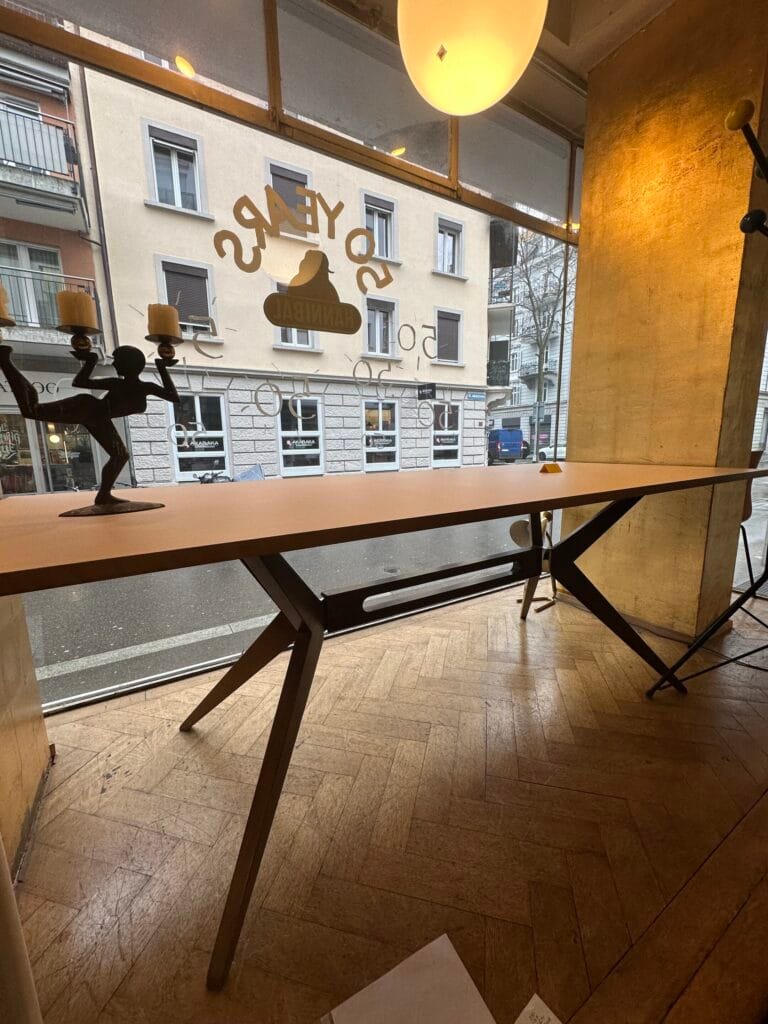 Ess / Arbeitstisch Modell 1000