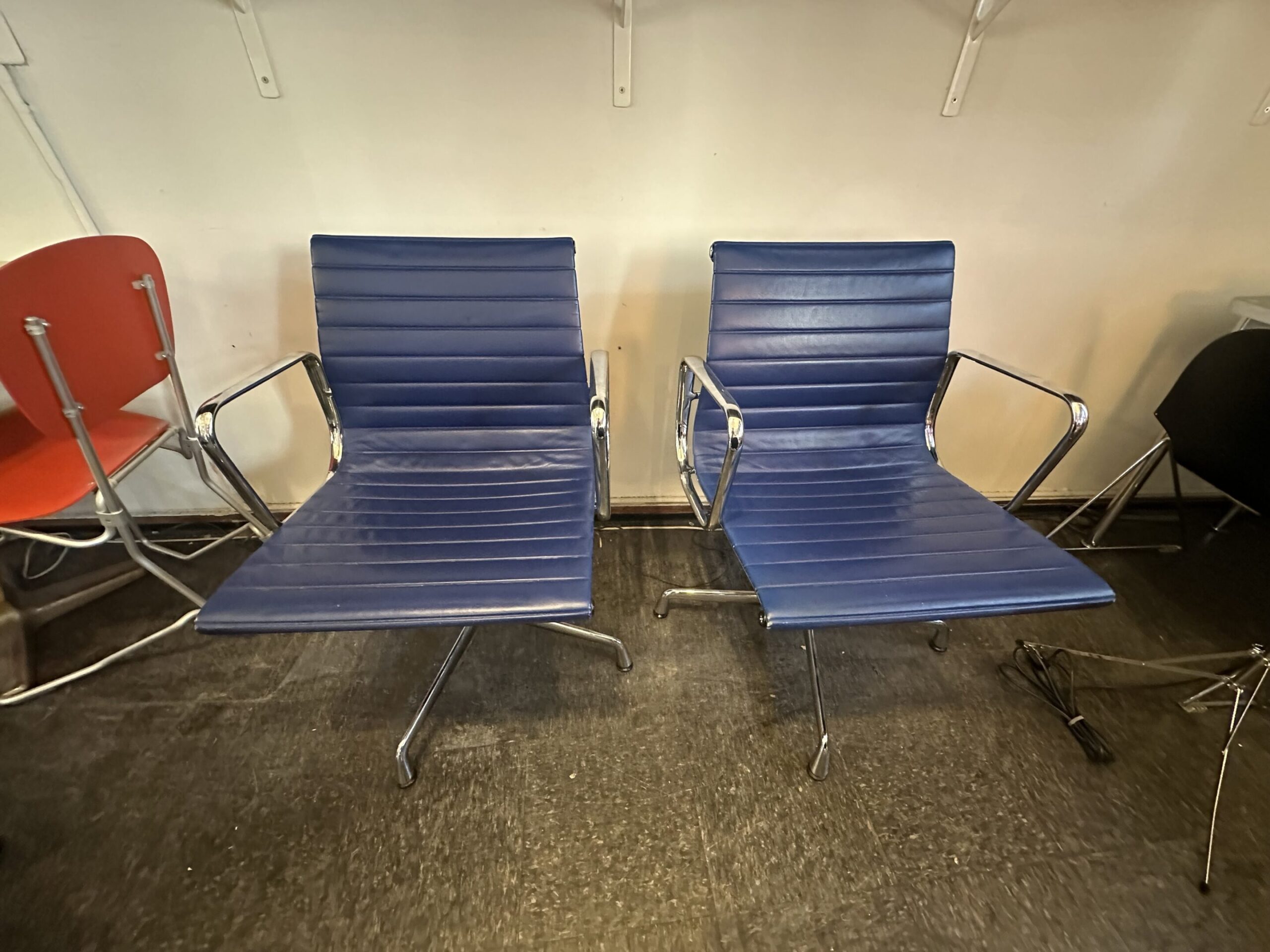 Aluminium Chair EA 108 – Charles & Ray Eames