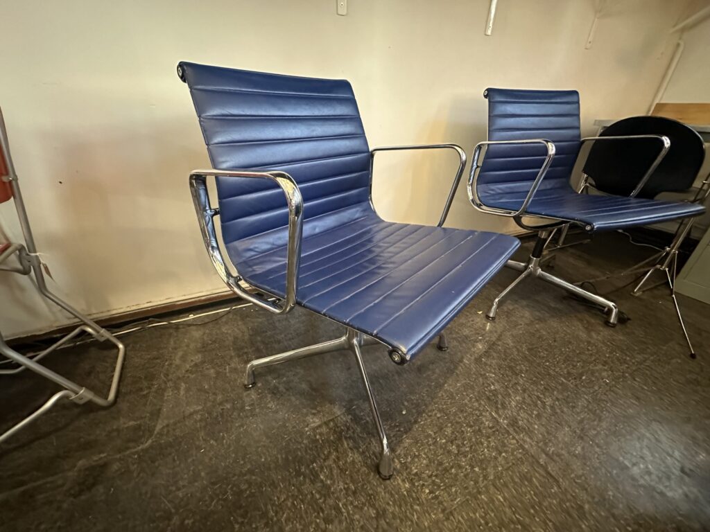 Aluminium Chair EA 108