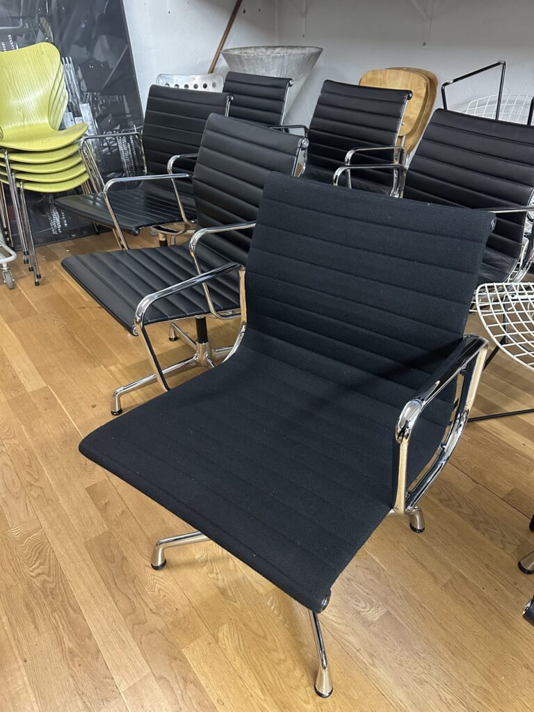 Aluminium Chair EA 108